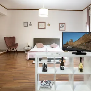 Doctor House Standard, & Luxury אנה